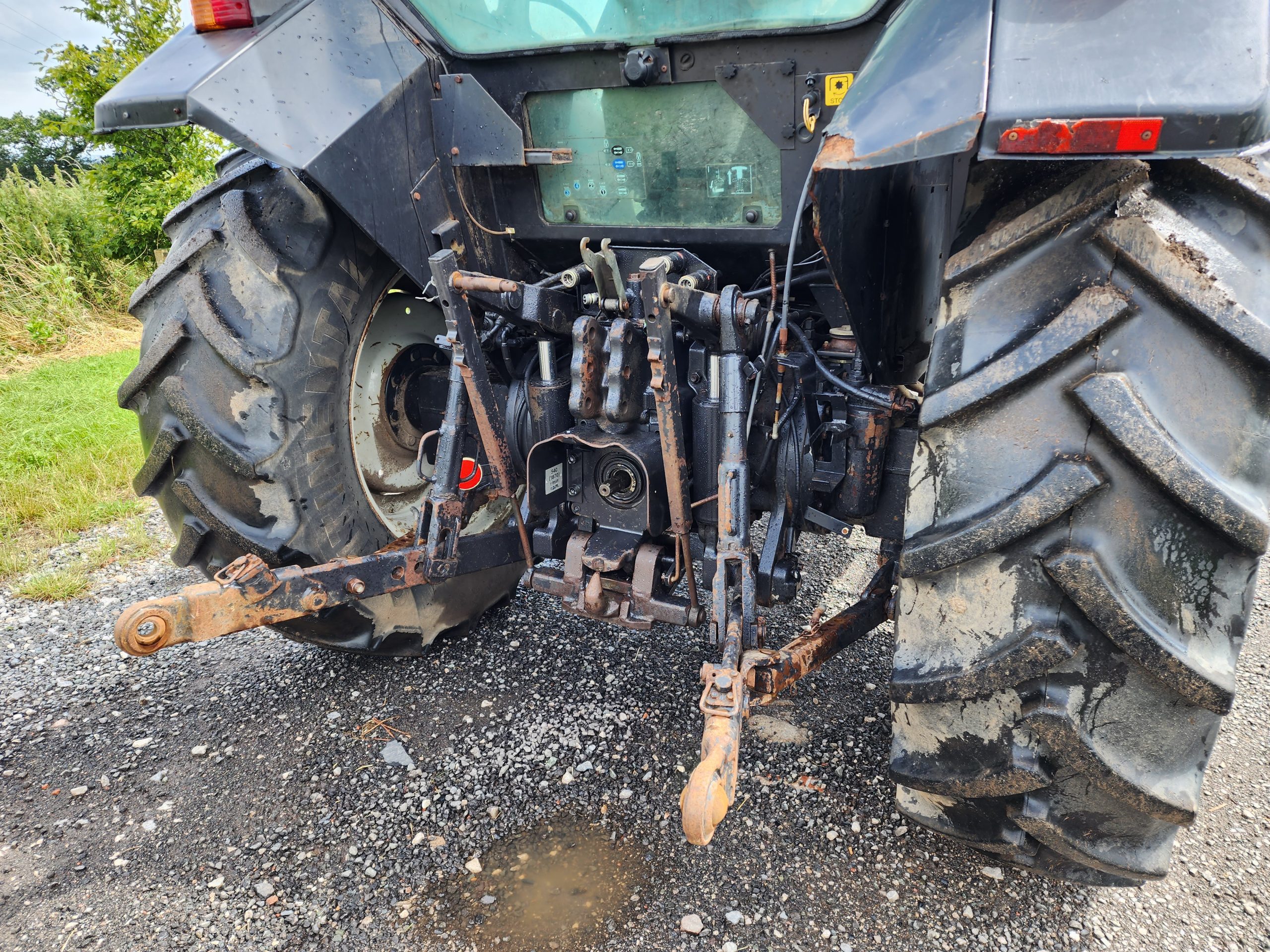 Vaultra 6300 tractor with quickie loader - Ellwood farm machinery